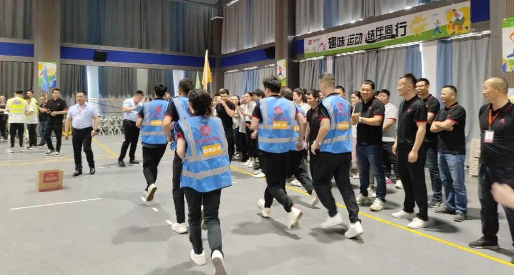 趣味运动结伴同行 | 尊龙凯时物流趣味运动会