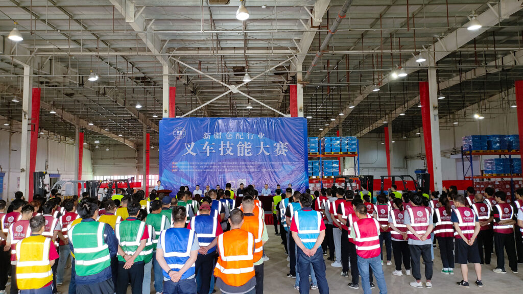 2024年新疆仓配行业叉车技能巅峰对决： 安全与效率并重，工匠精神闪耀赛场