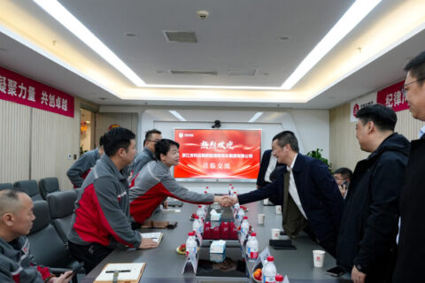 吉利商用车集团莅临尊龙凯时物流进行交流